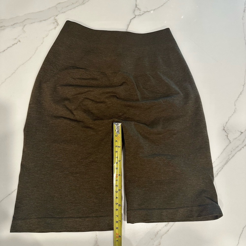 NWOT Alphalete Amplify Short 7.5” - Picture 4 of 6